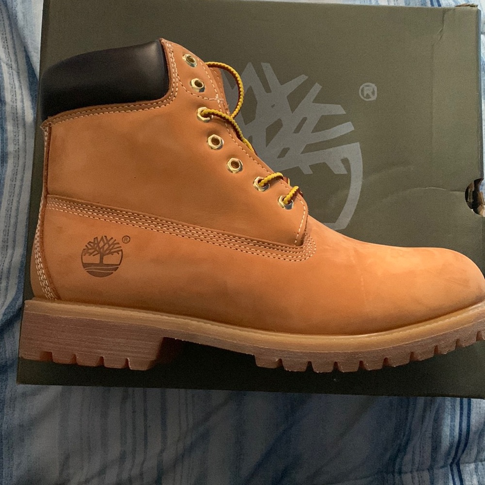 wheat timberland boots size 10 never worn